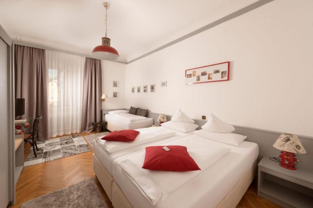 Boutique Hotel Goldenes Lamm Villach Luaran gambar