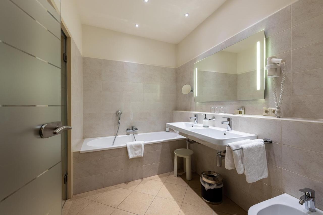 Boutique Hotel Goldenes Lamm Villach Luaran gambar