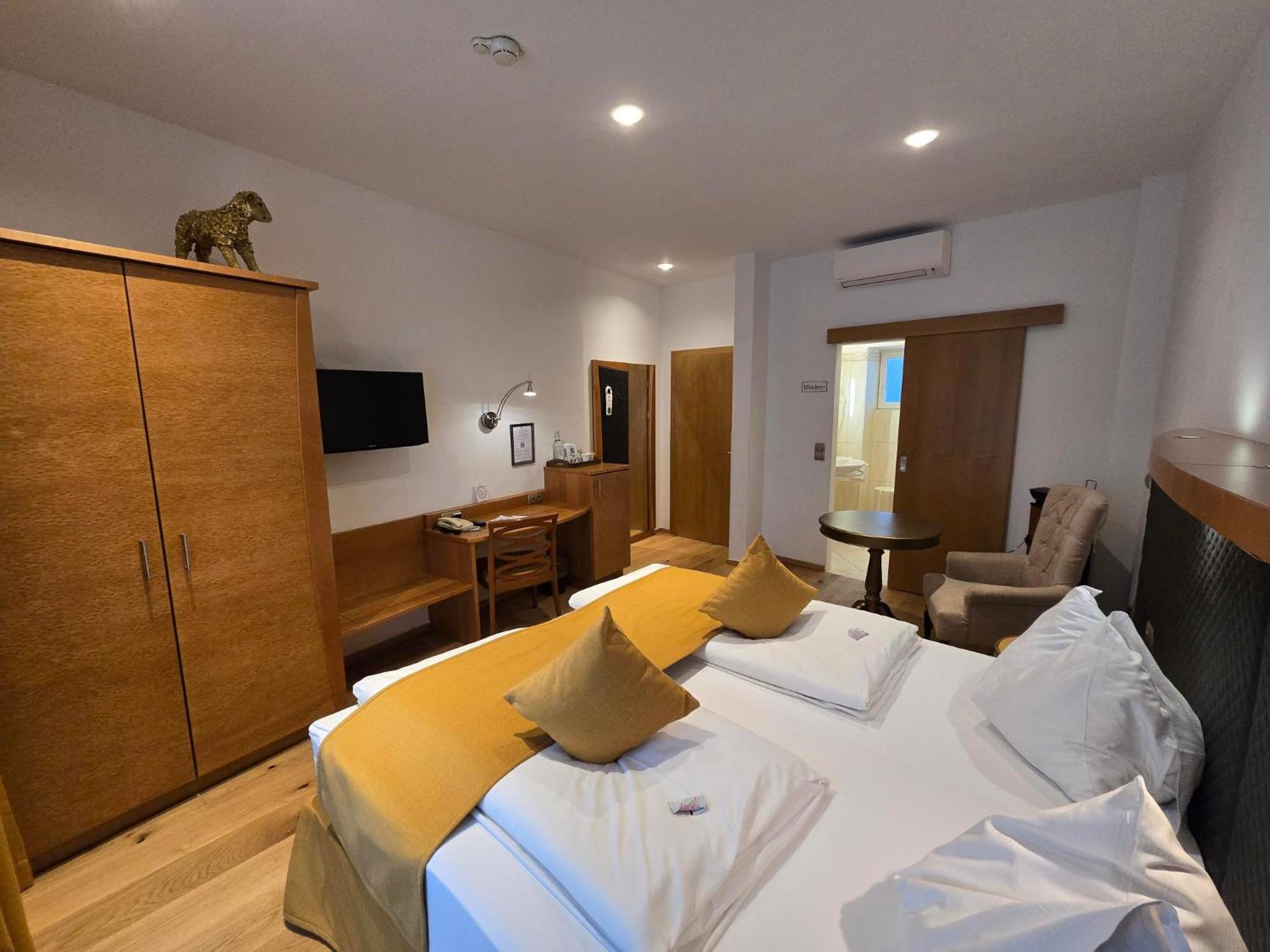 Boutique Hotel Goldenes Lamm Villach Luaran gambar
